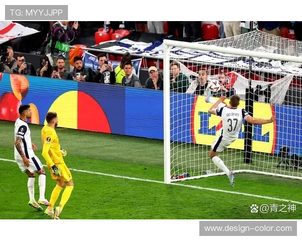 范德芬前15分钟意外频发 球场滑倒成焦点